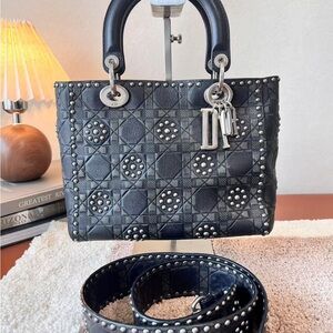 Dior Black Dior Lady Medium, very good condition, 24*12*19，